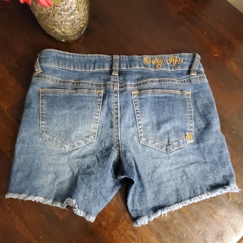 Shorts - Picture 2 of 4